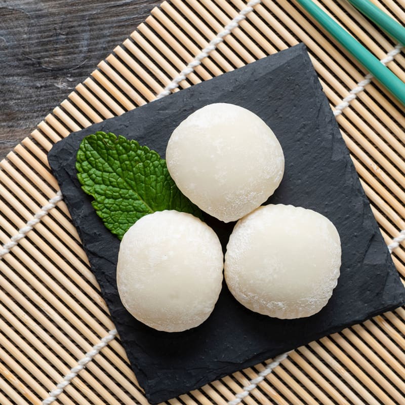 Tre mochi på fad