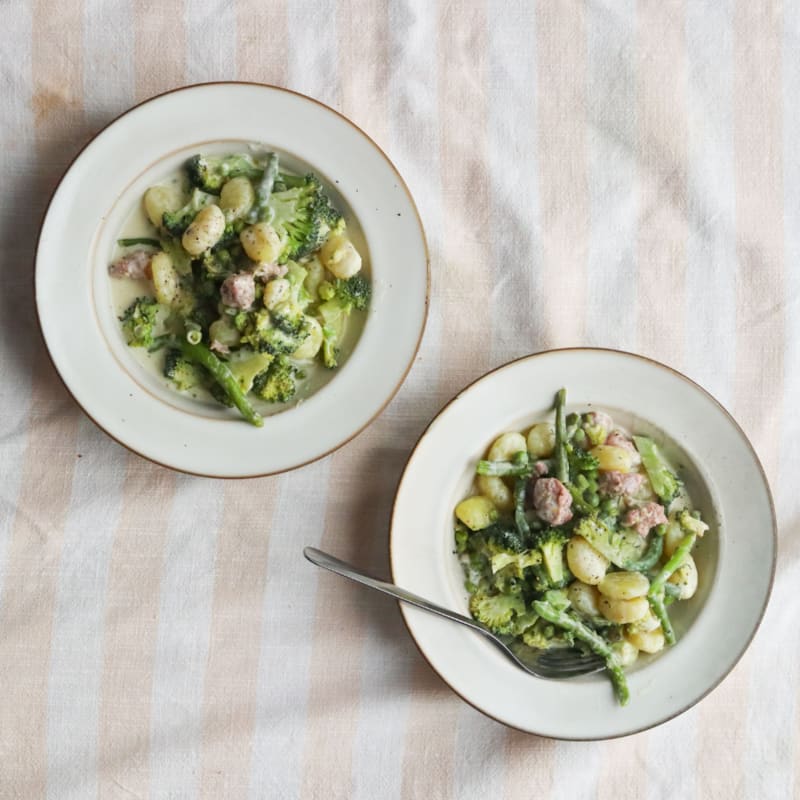 Gnocchi med salsiccia og grøntsager