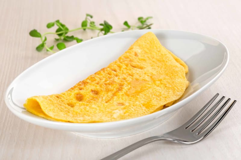 Simpel omelet med få ingredienser.