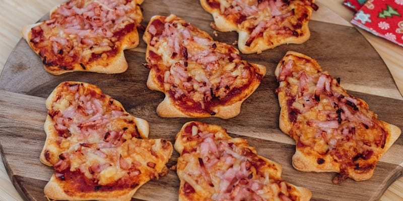 Lav lækre små pizzaer formet som juletræer med Bilka