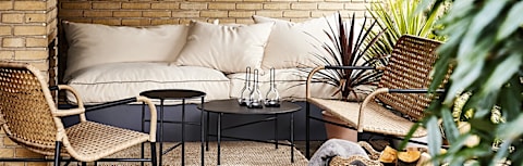 Havemøbler ude på terrassen