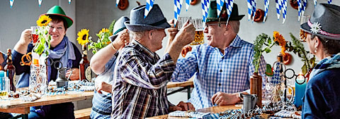 Fejr oktoberfest sammen med venner og familie