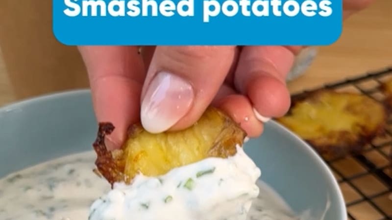 Opskrift på smashed potatoes med dip