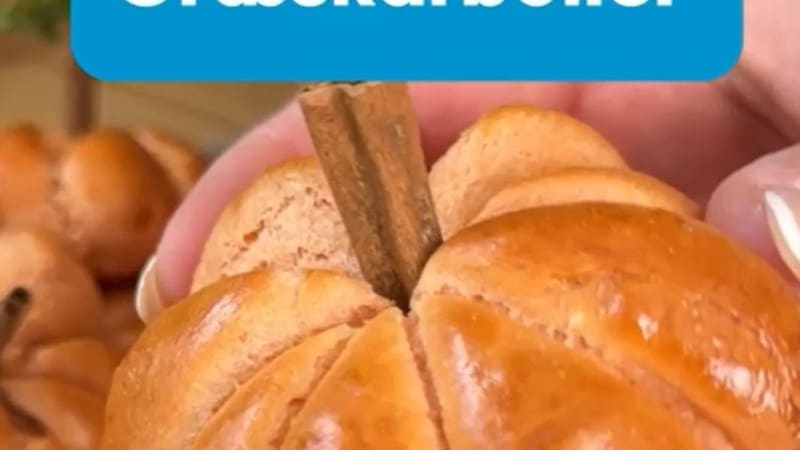 Bag lækre græskarboller til halloween med BilkaToGo