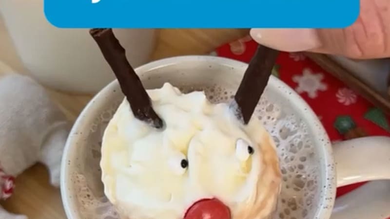 Lav en lækker varm kakao med Rudolf på toppen