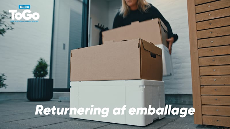 Dame returnerer BilkaToGo emballage