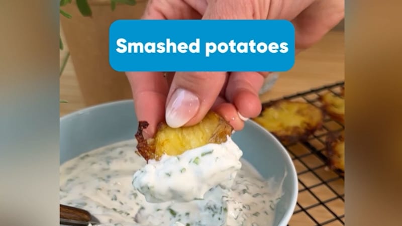 Opskrift på smashed potatoes med dip